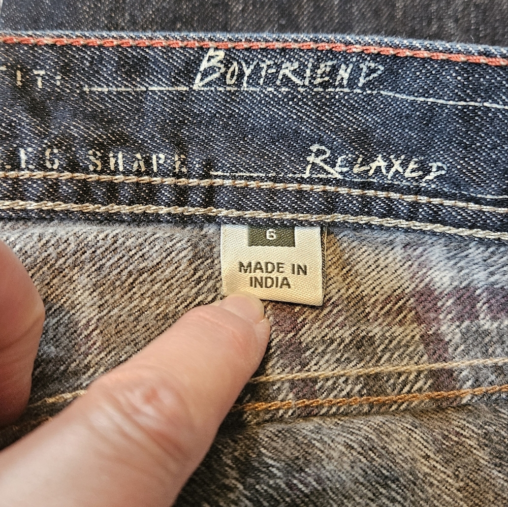 Eddie Bauer button fly size 6 boyfriend relaxed jeans. Like new - Picture 5 of 12